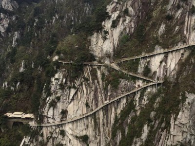 昆明天堂寨旅游景区：自然奇观、历史文化、探险乐趣，一起发现美食之旅